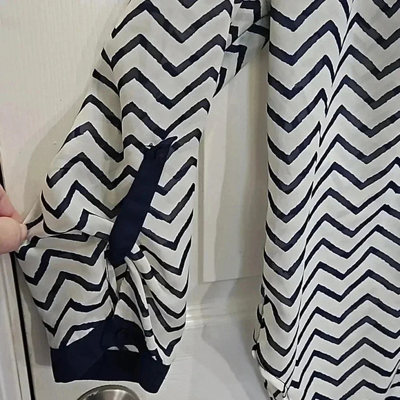 MacDougal and Houston Navy Chevron Pattern Flowy Blouse Sz XL - Picture 4 of 8